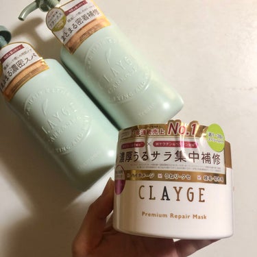 CLAYGE
クレージュ

プレミアムリペアマスク
【傷んだ髪用】

¥1,540(税込)

クレージュは普段シャンプーとトリートメントの
Rシリーズ(ミントグリーンのやつ)
愛用してます！！🌿💚

シャンプー、トリートメントも
それぞれ¥1,540(税込)

ヘアマスクを見つけて気になったので買いました

蓋開けた瞬間グレーでびっくり！
匂いも良い匂い！！
わたし髪の毛めちゃくちゃ傷んでるんですが
とぅるんとぅるんになる🥺✨

🌿濃厚うるサラ集中補修
毛先までツヤと潤いで満たされる傷んだ髪用ヘアマスク

#clayge #クレージュ #プレミアムリペアマスク #リペアマスク #ヘアマスク #シャンプー #ヘアトリートメント #トリートメント #インバストリートメント #クレイ #ヘアケア  #正直レポ の画像 その0