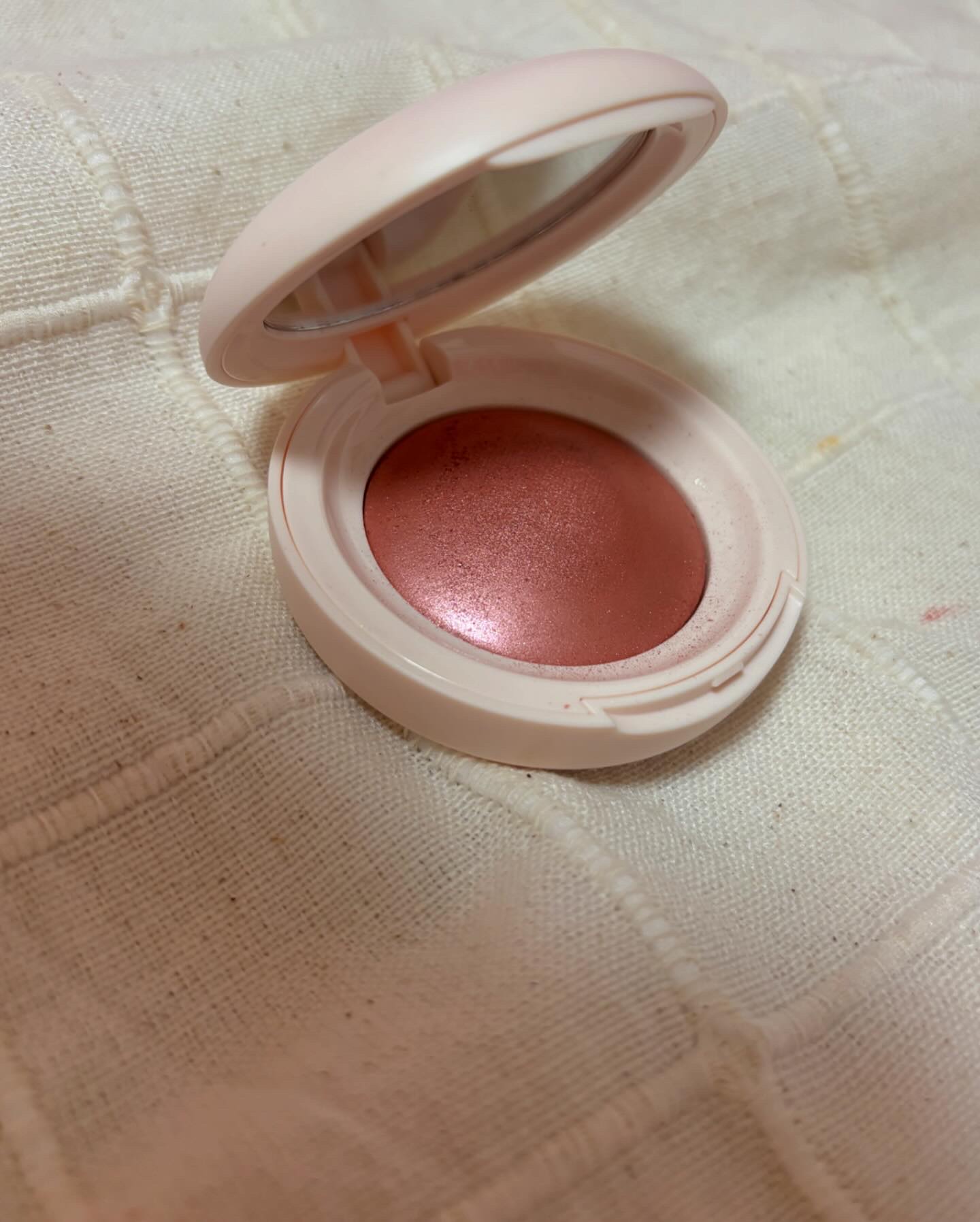 Positive Light Liquid Luminizer﻿/Rare Beauty/リキッドハイライトを使ったクチコミ（3枚目）