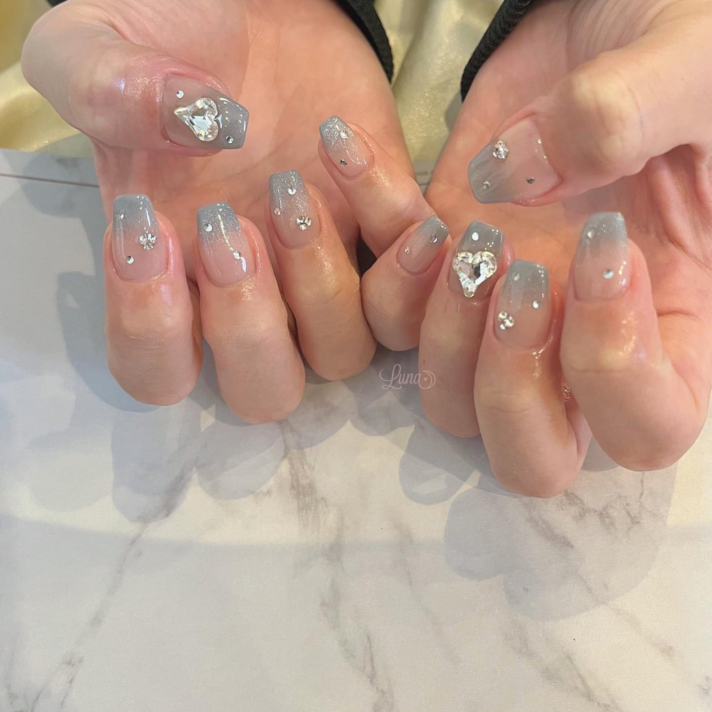 Iuna. Mizuki on LIPS 「.先端はマグネット🧊✨#nail#nailstagram#ge..」(1枚目)