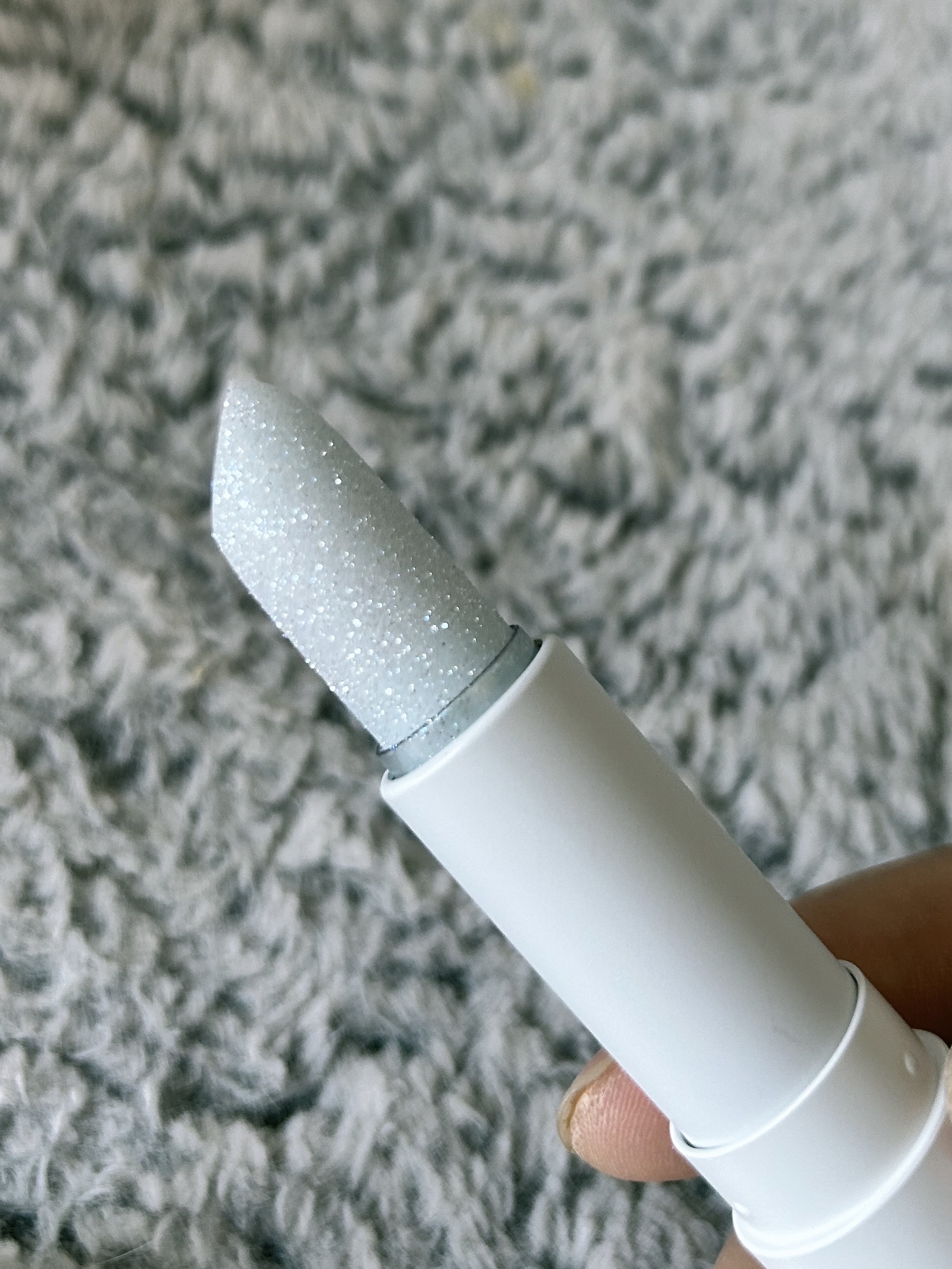 グリッタリーウェブリップバーム N°4クレバー/unleashia/リップケアを使ったクチコミ（1枚目）