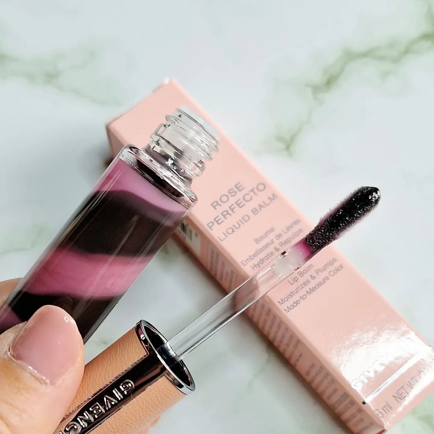 ローズ・パーフェクト・リキッド/GIVENCHY/口紅を使ったクチコミ（3枚目）