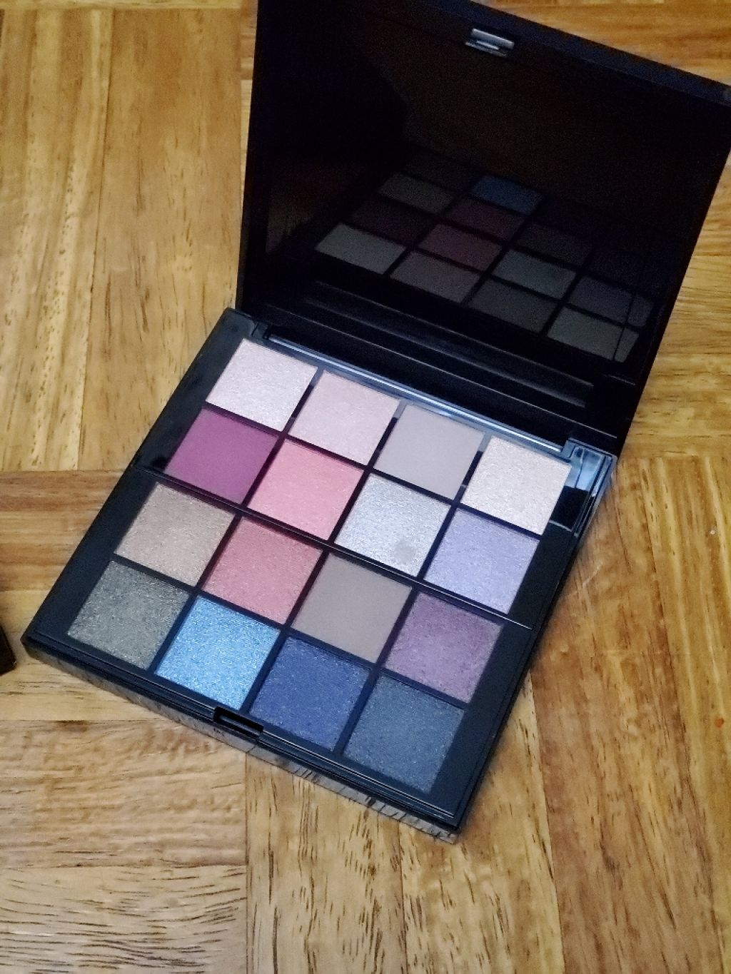 カール ラガーフェルド アイシャドウパレット/ロレアル パリ/アイシャドウパレットを使ったクチコミ(2枚目)