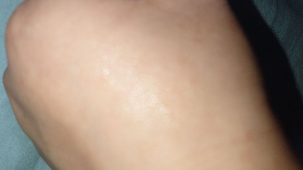 エアリータッチ デイエッセンス UV(数量限定)/クラブ/美容液を使ったクチコミ(3枚目)