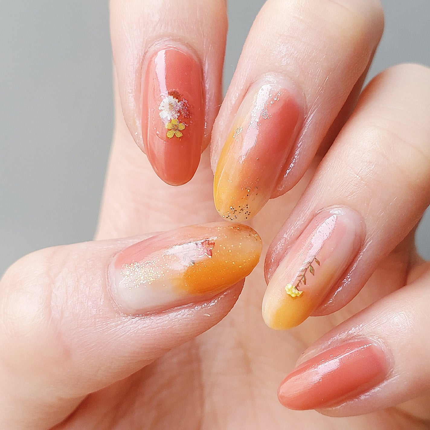 カラフルネイルズ/キャンメイク/マニキュアを使ったクチコミ(2枚目)