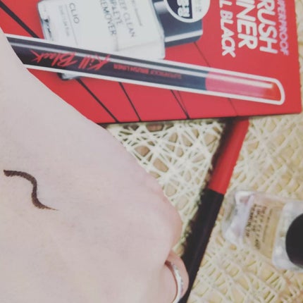 スーパープルーフ ペン ライナー/CLIO/リキッドアイライナーを使ったクチコミ(3枚目)