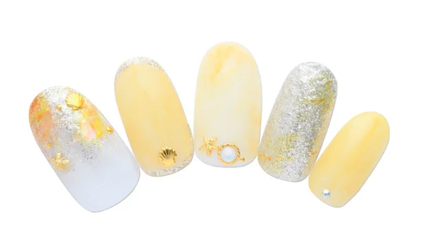 元気でチャーミングなイエローにマリンパーツを散りばめて