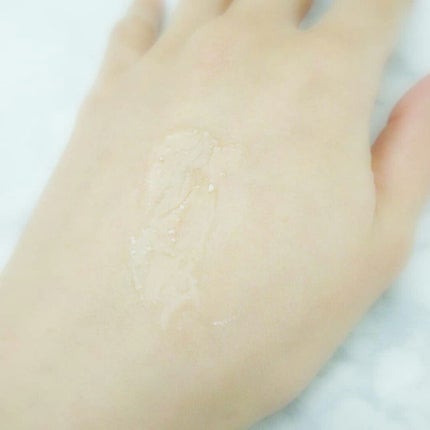 クリス on LIPS 「両方とも甘めのムスクの香りがする❣ピーリングジェルは透明なジェ..」(2枚目)