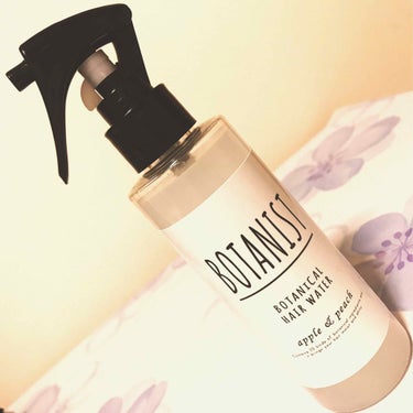 【BOTANIST BOTANICAL HAIR WATER 】
アップル&ピーチの香り
自分の感想は…
○香りの持続性がとても良いです！
○ミストの広がり方は文句なし！
✖︎ヘアウォーターをつけたから