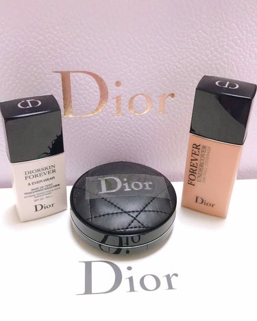 最近、Diorばっかりですが。。。w

人生初のクッションファンデデビューです🌹

イヤーなお肌の曲がり角進行系な私の悩みをDiorが救世主となってくれそうな予感です😌

Dior スキンフォーエバーク