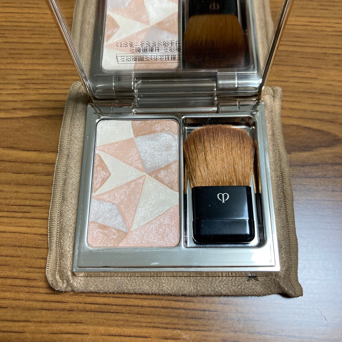 クレ・ド・ポー ボーテ レオスールデクラ/クレ・ド・ポー ボーテ/パウダーハイライトを使ったクチコミ(1枚目)