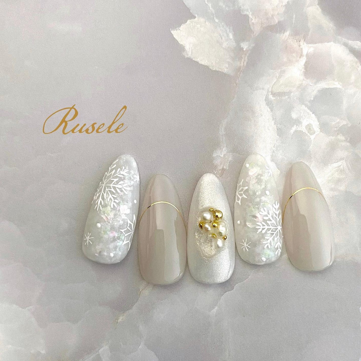 naomi on LIPS 「オーロラフレーク+雪の結晶❄️久しぶりに雪の結晶描いたら目が..」(1枚目)