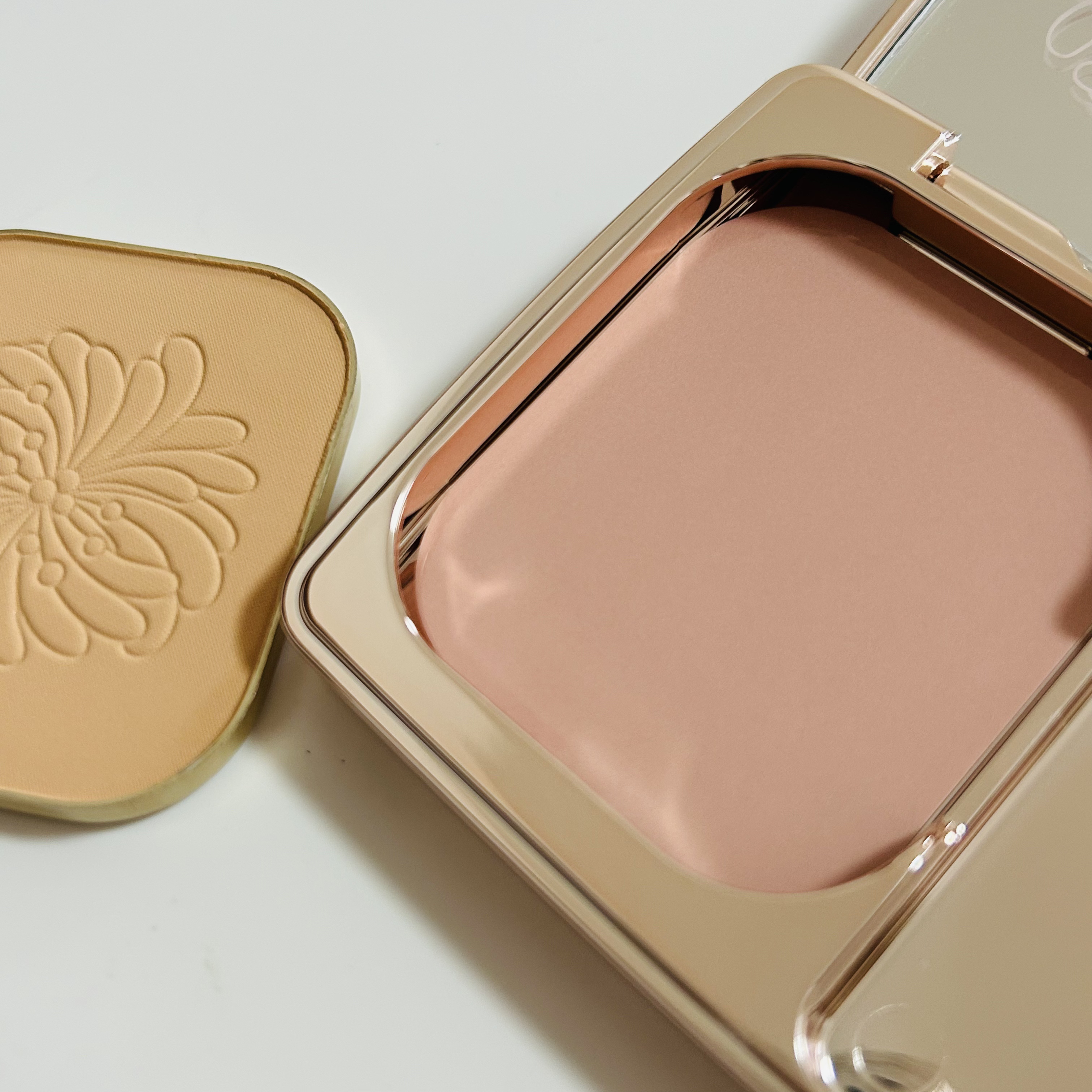 パウダー ファンデーション ケース 001/PAUL & JOE BEAUTE/その他化粧小物を使ったクチコミ（3枚目）