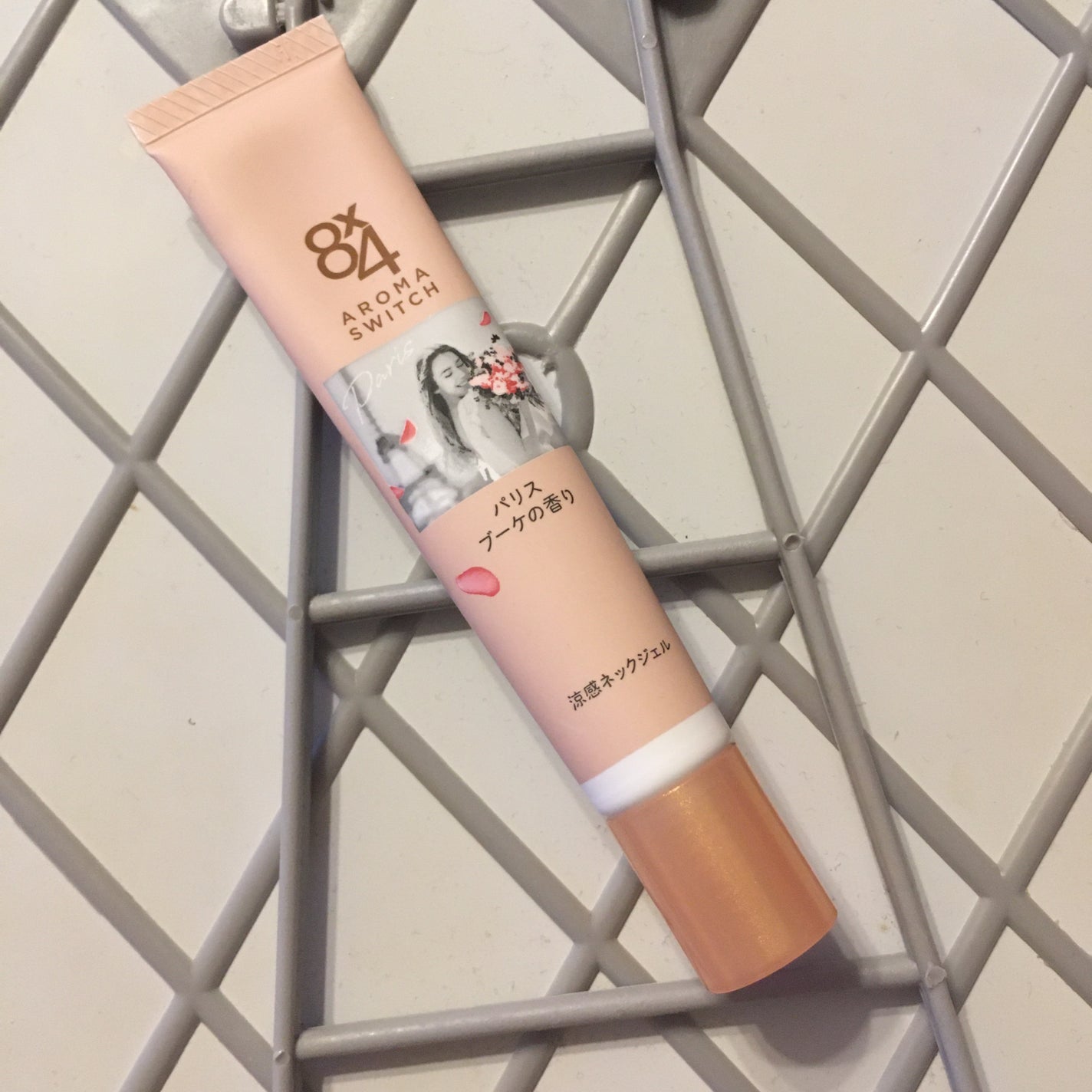 8x4 アロマスイッチ 涼感ネックジェル パリスブーケの香り/8x4/デオドラント・制汗剤を使ったクチコミ(1枚目)