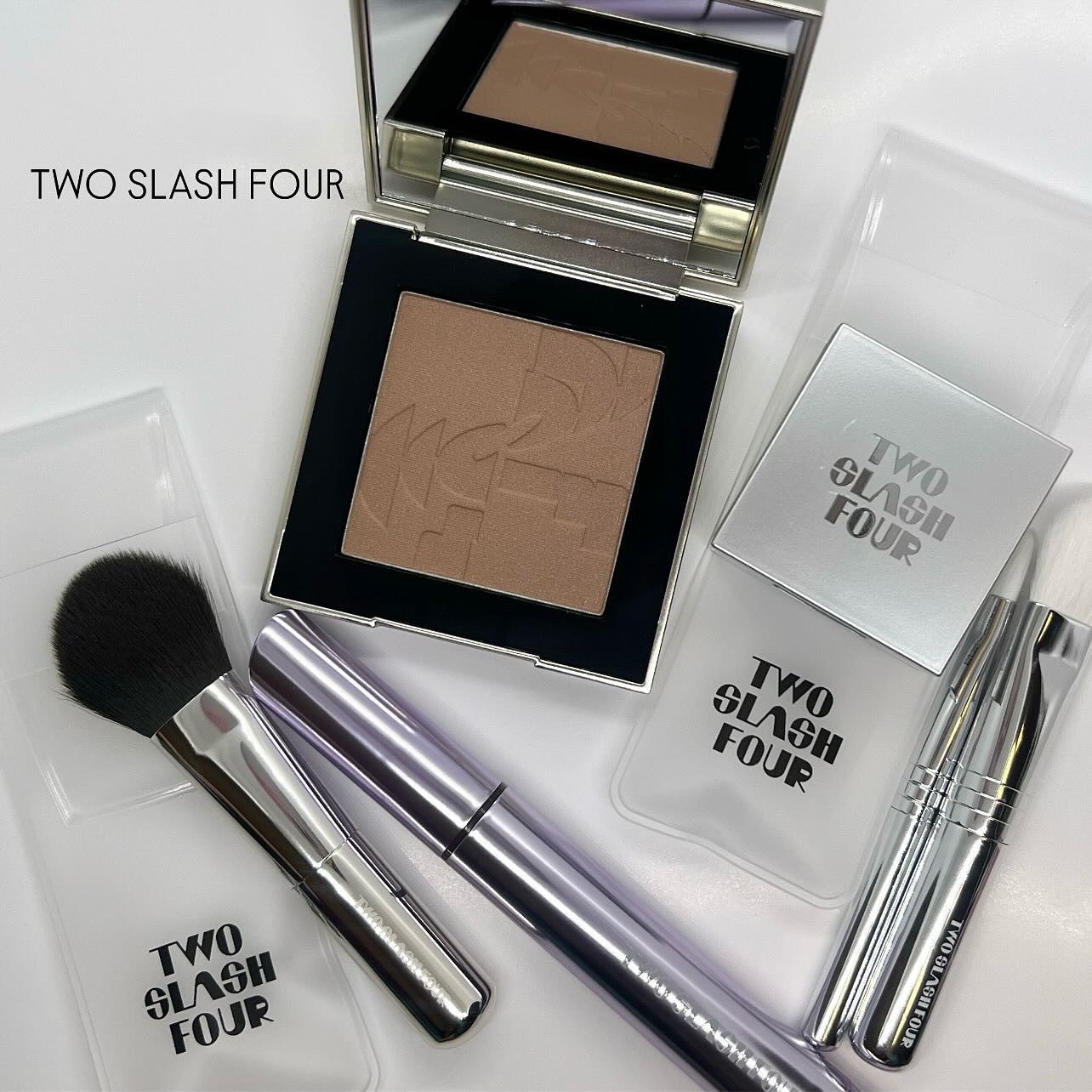 ストロビングフェイスキューブ/TWO SLASH FOUR/ハイライトを使ったクチコミ（1枚目）