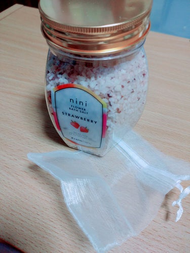 nini FLOWER BATH SALT strawberry/フランフラン/入浴剤を使ったクチコミ（1枚目）