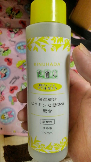 セリア　で見つけました～

あまり　期待は　してなかったの

KINUHADA化粧水　

肌に　ハリと　ツヤを　与える

保湿成分　ビタミンC誘導体　配合

日本製

トロ　っとして　もっちもち

さら