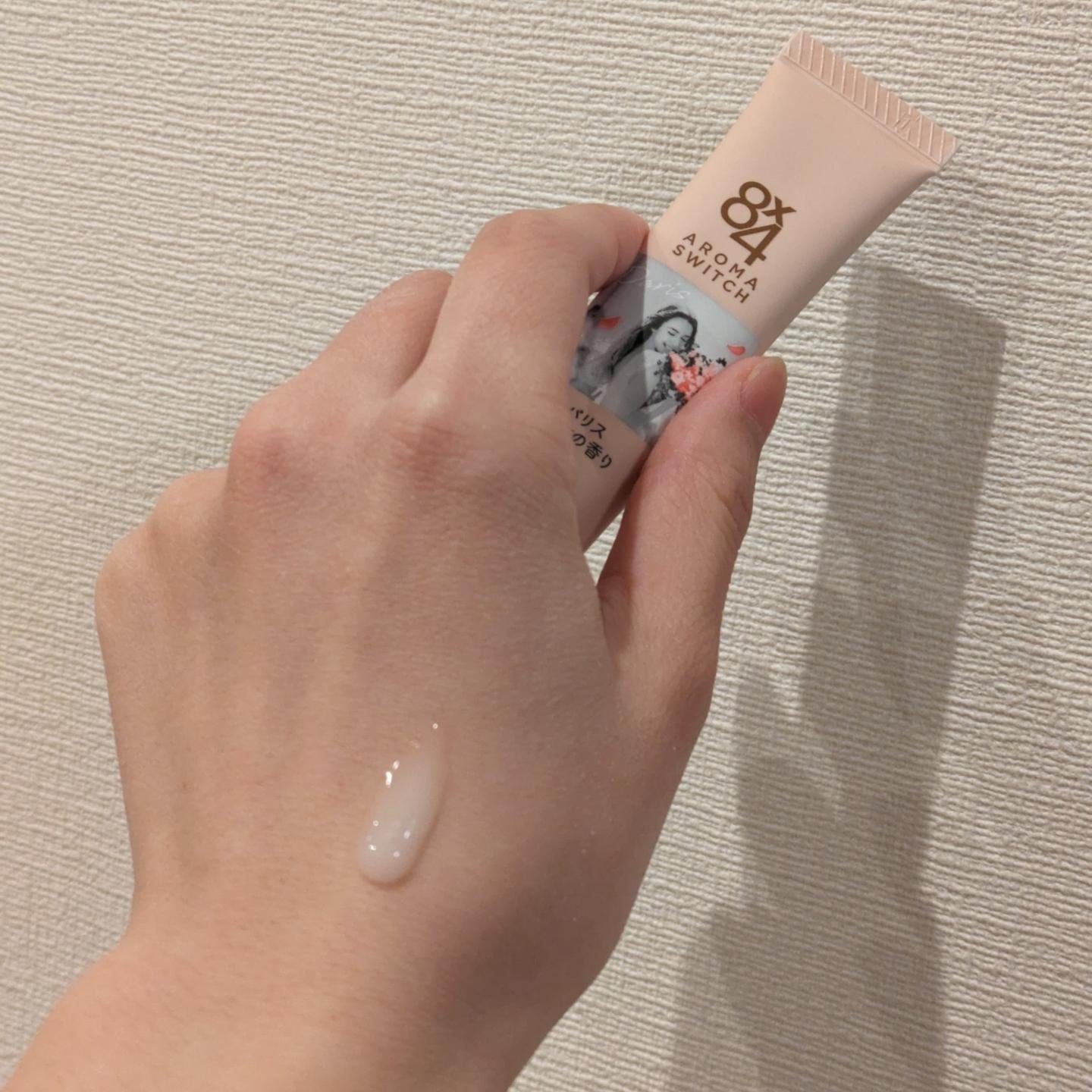 8x4 アロマスイッチ 涼感ネックジェル パリスブーケの香り/８ｘ４/デオドラント・制汗剤を使ったクチコミ（2枚目）