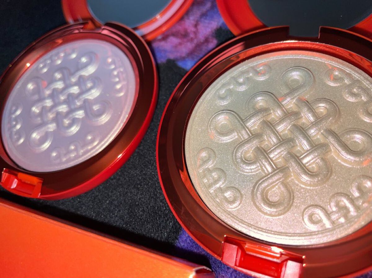 エクストラ ディメンション スキンフィニッシュ ビーミング ブラッシュ (M·A·C NEW YEAR SHINE)/M・A・C/プレストパウダーを使ったクチコミ（1枚目）