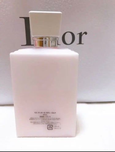 Dior ミス ディオール ボディ ミルクのクチコミ「❁︎Dior❁︎
ミス ディオール ボディ ミルク
200ml ¥7,700

みずみずしいテ.....」（3枚目）