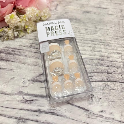 しろこ on LIPS 「貼るだけでOKダッシングディバマジックプレスをお試しです♪貼る..」(1枚目)