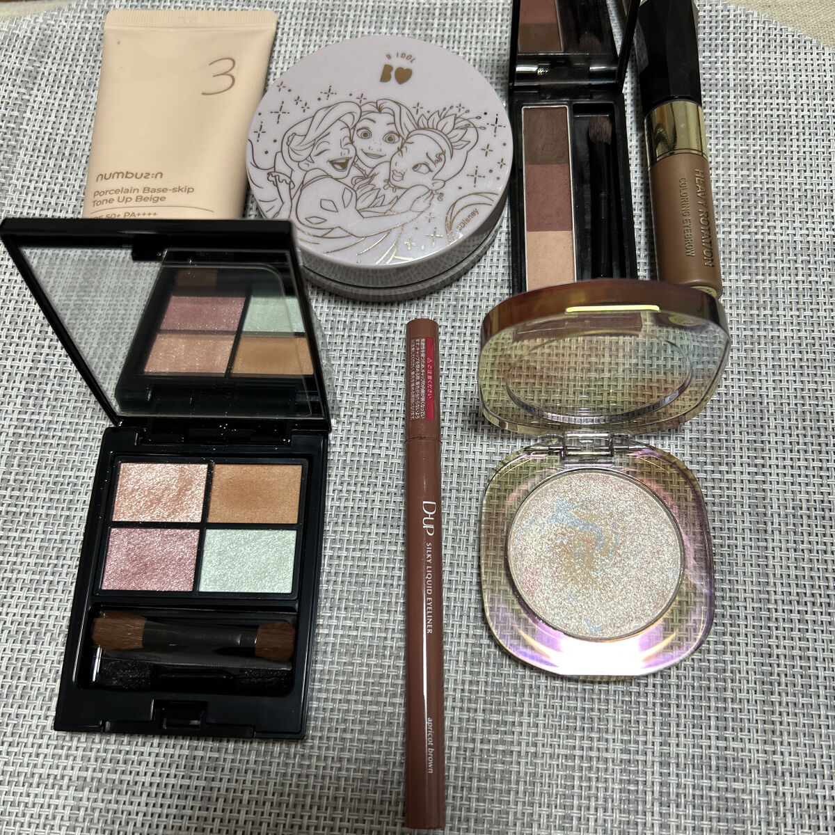 ミネラルクラッシィシャドー/エトヴォス/アイシャドウパレットを使ったクチコミ（2枚目）