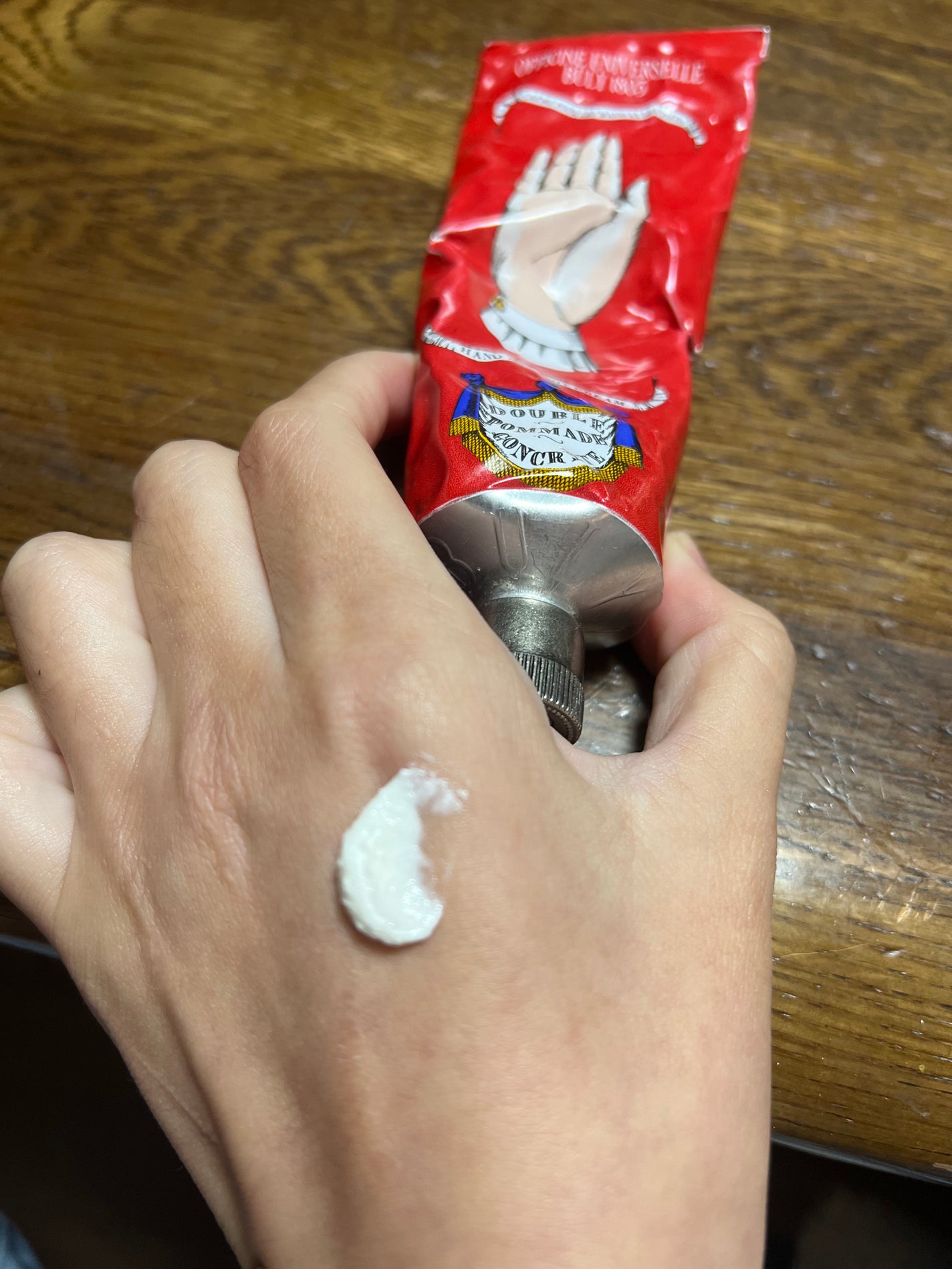 ドゥーブル・ポマード・コンクレット/オフィシーヌ・ユニヴェルセル・ビュリー/ハンドクリームを使ったクチコミ(3枚目)