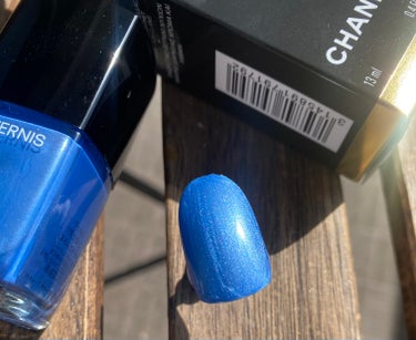 CHANEL ヴェルニのクチコミ「💙CHANEL💙ヴェルニ💙179ラグーン

鮮やかで海のようなブルー✨️綺麗すぎました✨

💙.....」（2枚目）