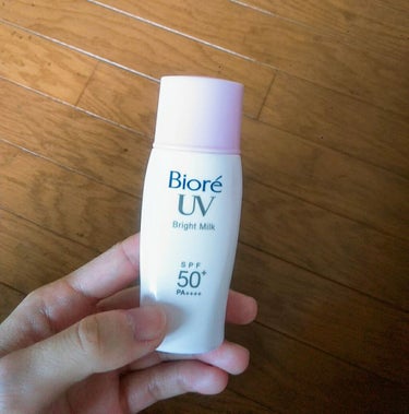 🍒ビオレUVさらさらブライトミルク SPF50+ / ビオレ

パケがピンクでかわいくて持ち運びしやすいサイズだった！
塗り直しが必要な時に大きい日焼け止めを持ち歩くの大変だから、いえでまず塗って持ち運