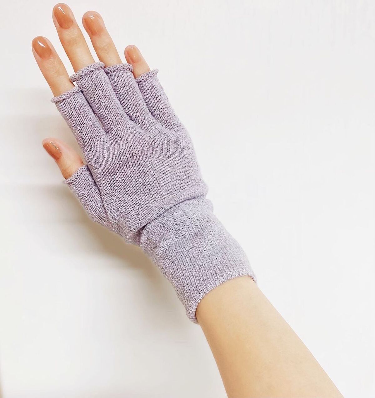 いまここ on LIPS 「楽天で話題のシルク100%のsowanの手袋。送料込みで¥12..」(1枚目)