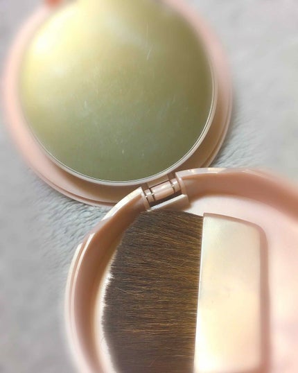 スキンライト プレスト パウダー/REVLON/プレストパウダーを使ったクチコミ(2枚目)