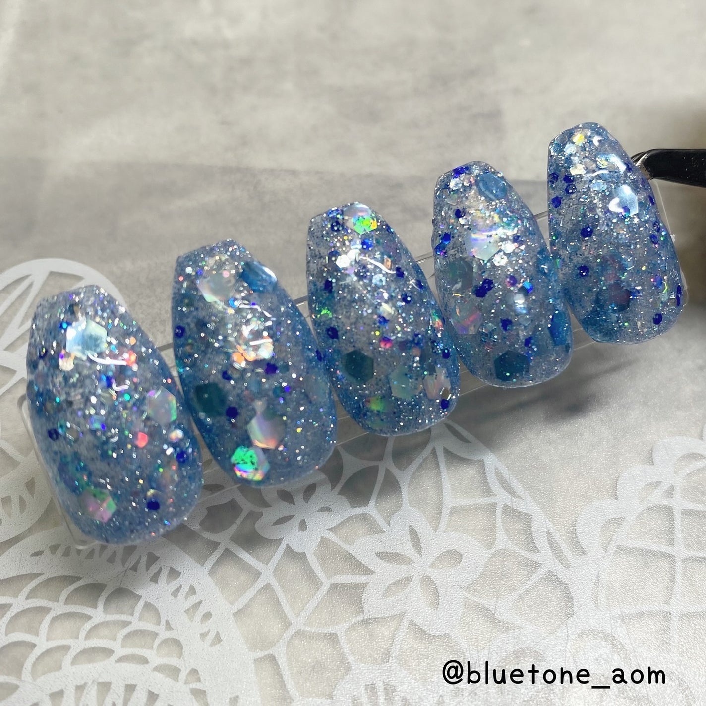 ⋆͛🦖⋆͛aomi on LIPS 「なんか青いネイル!笑フラッシュとかホロとかなんか色々と混ざって..」(2枚目)