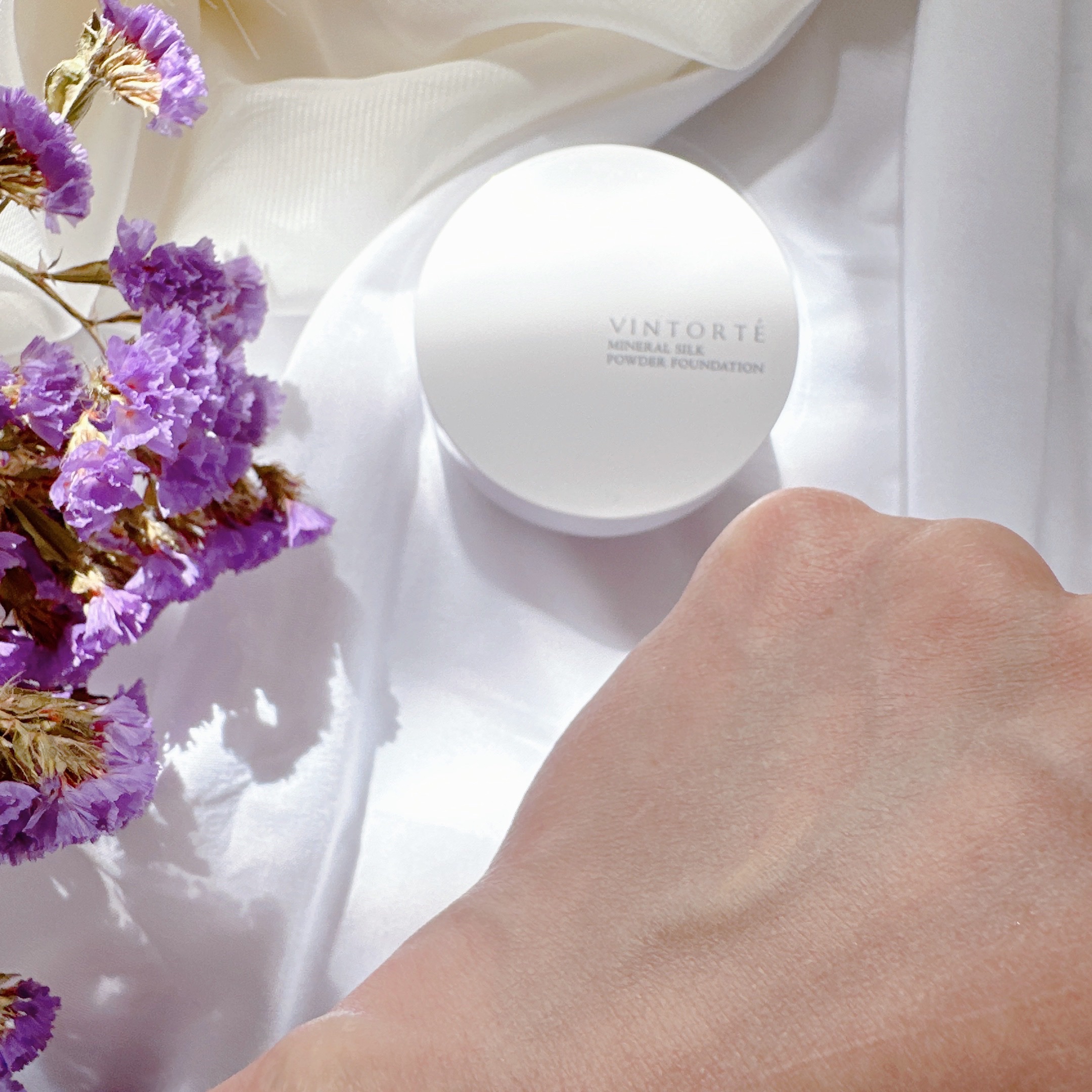 ミネラルシルクファンデーション（ケース・パフ付）/ヴァントルテ/パウダーファンデーションを使ったクチコミ（3枚目）