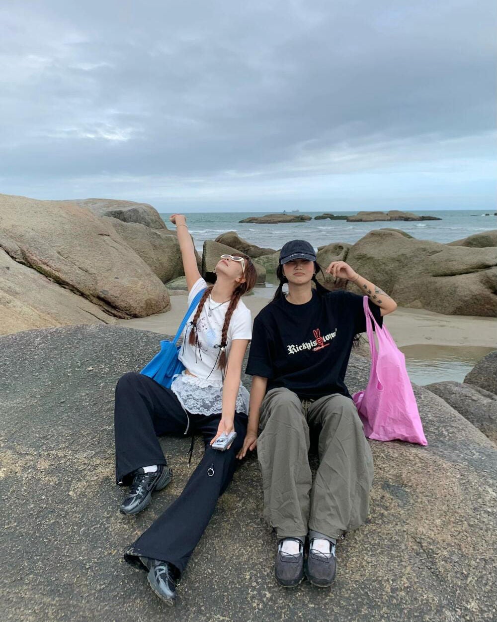 ひとみ on LIPS 「友情がすぐに応じてくれるととても幸せです#コーデ#韓国コーデ#..」(2枚目)