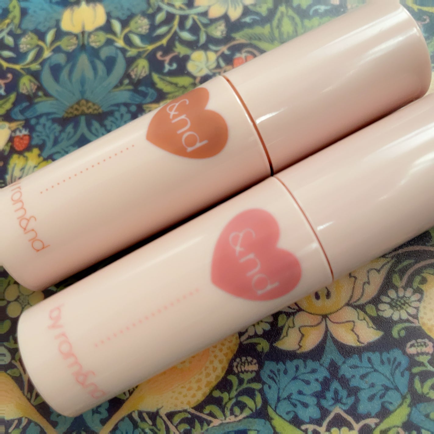 アンドバイロムアンド グラッシーボムティント/&nd by rom&nd/リップティントを使ったクチコミ(1枚目)