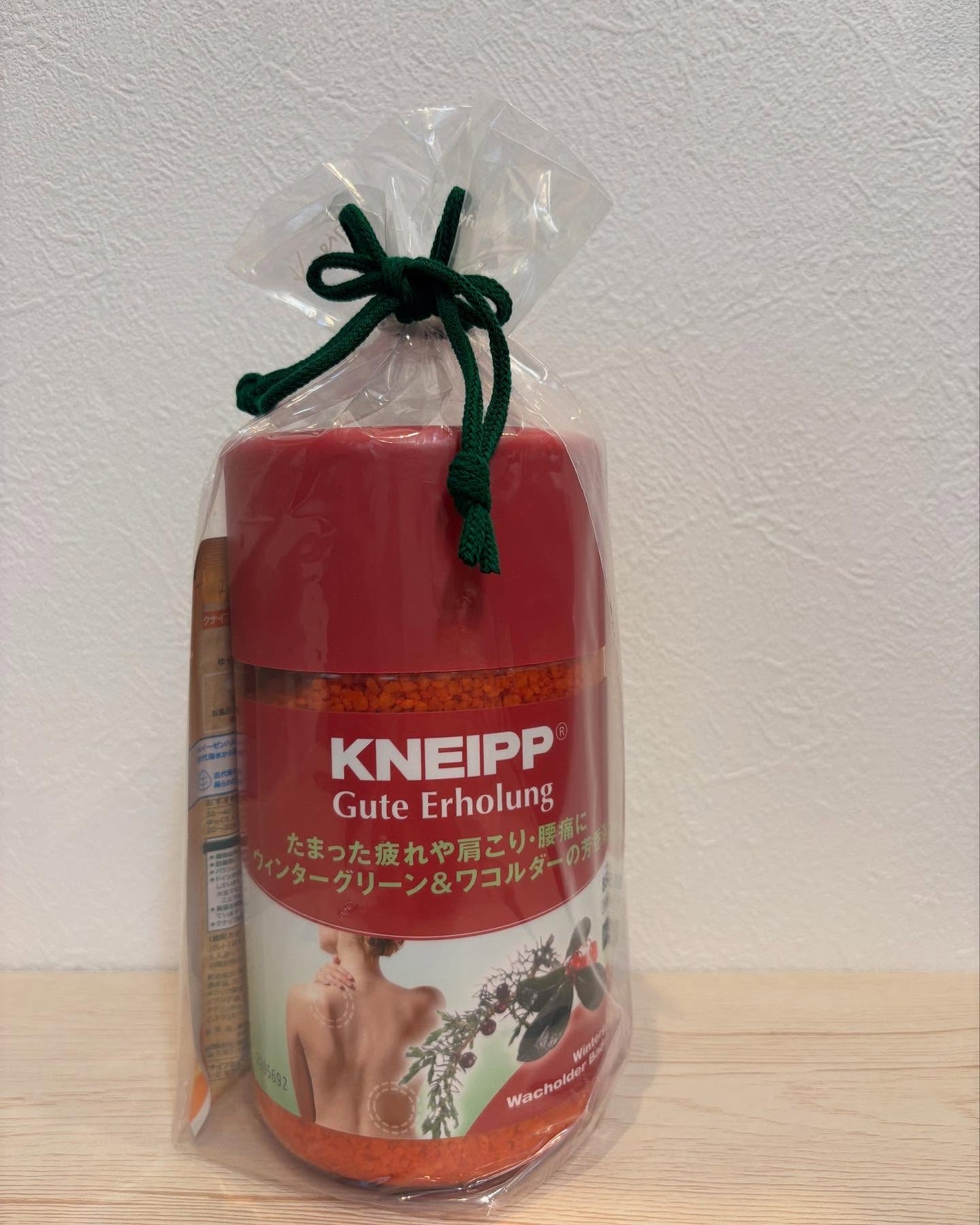 クナイプ グーテエアホールング バスソルト ウィンターグリーン&ワコルダーの香り/クナイプ/無機塩系入浴剤を使ったクチコミ(4枚目)