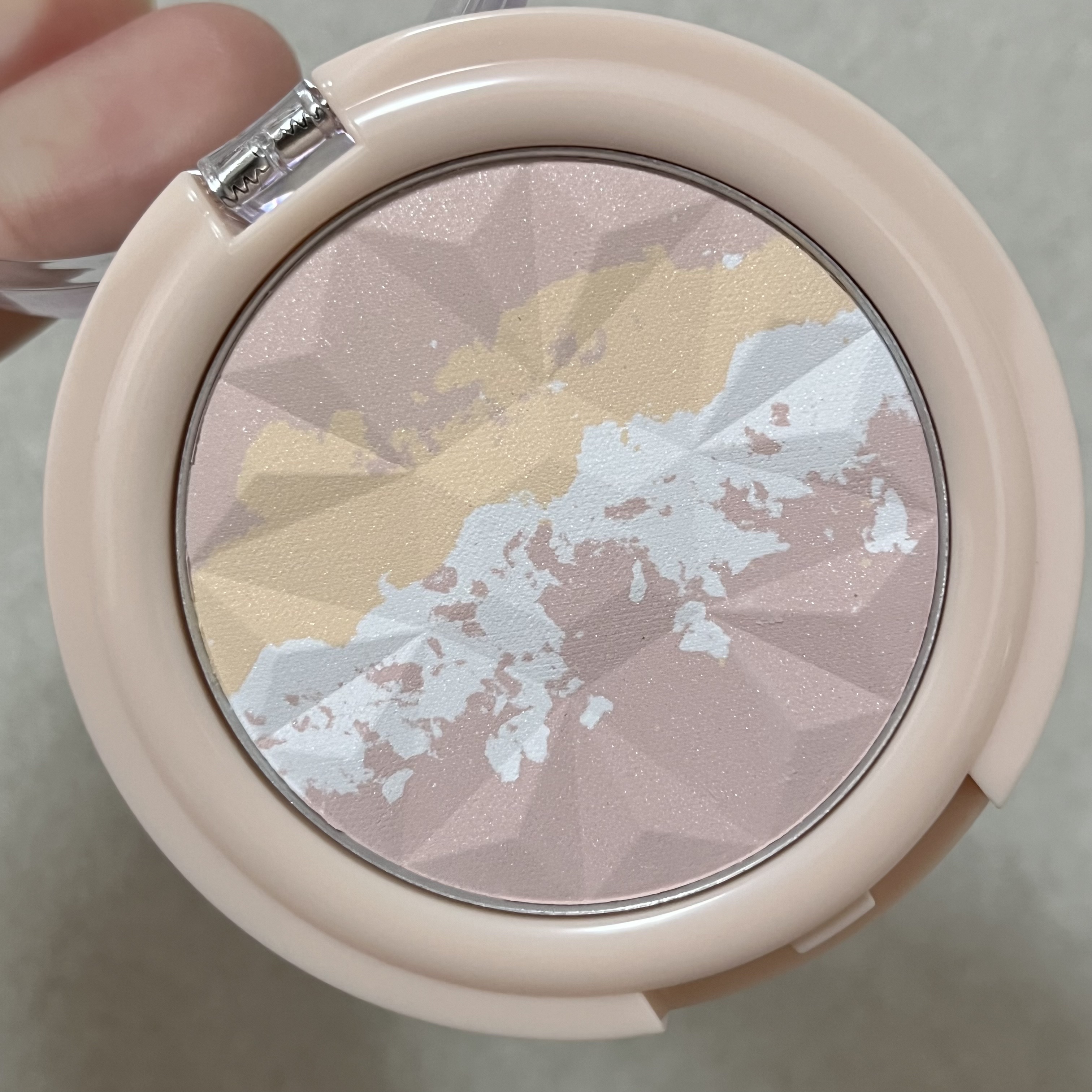 レブロン ルーセント フィニッシュ パウダー/REVLON/プレストパウダーを使ったクチコミ（2枚目）