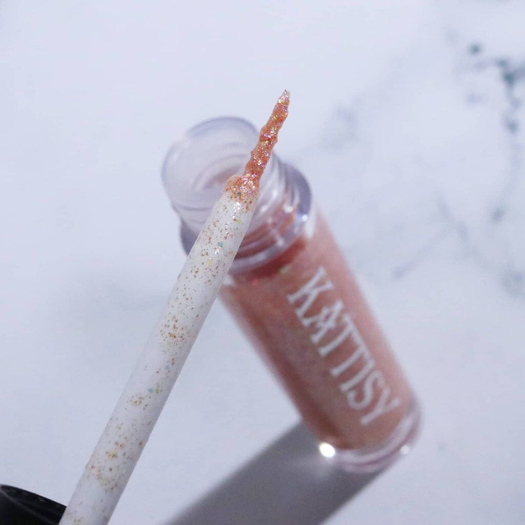 KATTISY Twinkle Beam Glitter Liner/YOUR BRAND/グリッターを使ったクチコミ（2枚目）