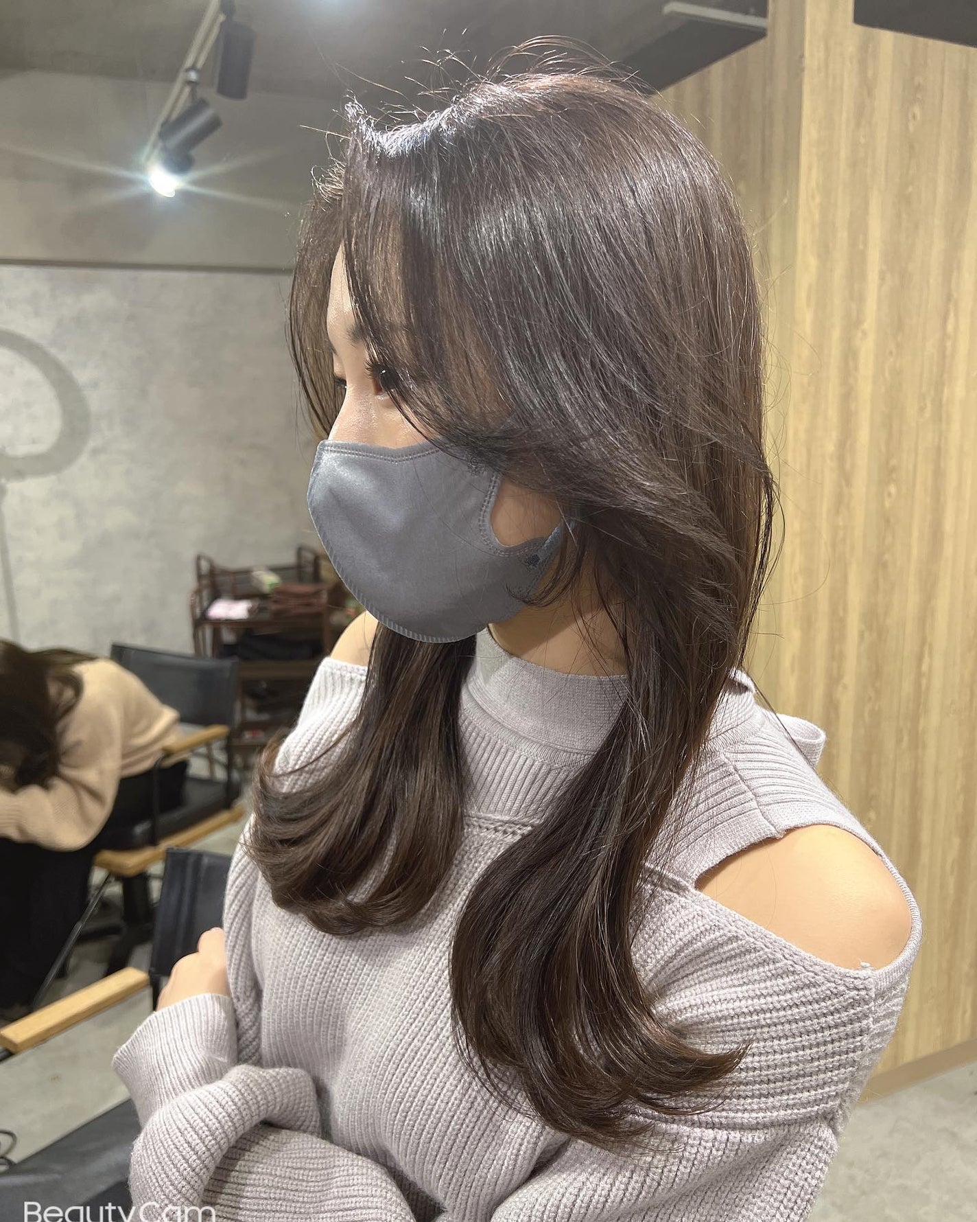 Kazuhair.. on LIPS 「顔まわりに上品な"くびれ"とワンポイント可愛いで"おくれ毛"を..」(2枚目)