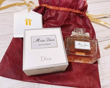 Dior 【旧】ミス ディオール オードゥ パルファンのクチコミ「Miss Dior eau de parfum

クリスマスプレゼントに貰いました
バニラっぽ.....」（2枚目）