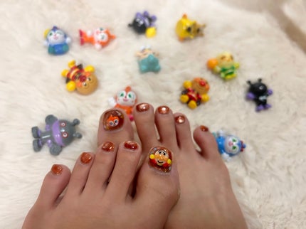 🐒ズボラママみっちゃんの高見えネイル💅 on LIPS 「アンパンマンパン🥺かわいい😍#フットネイル#PR🩷カラー名🩷【..」(5枚目)