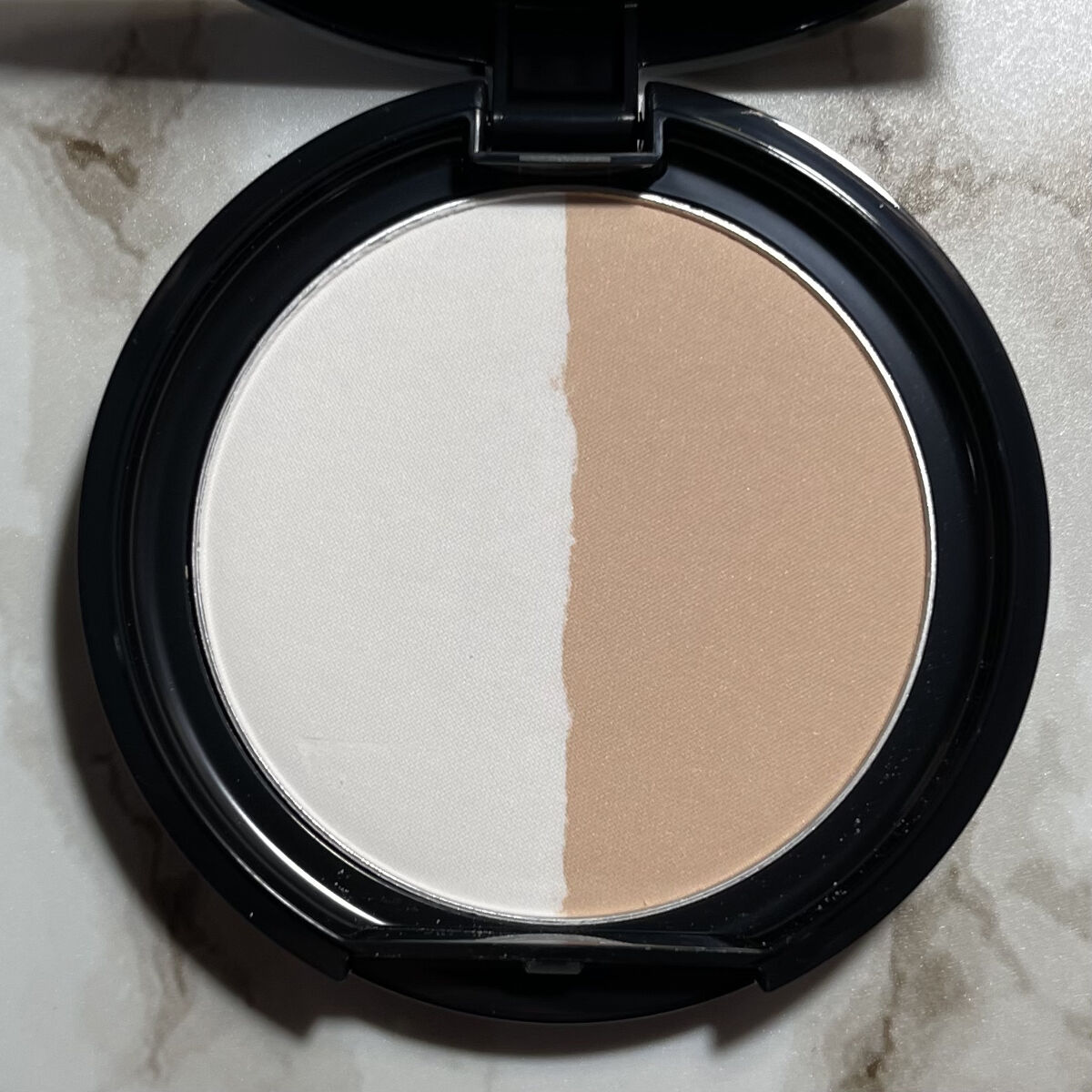 限定プレストパウダー】ムーンプレストブライトパウダー｜KATEの使い方