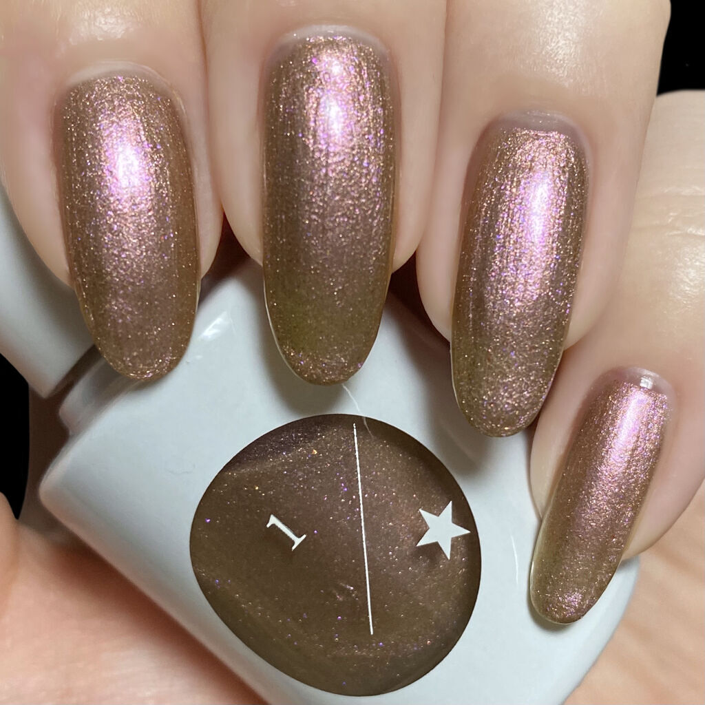 uka／キラキラスタディ 1/キラ

細かいピンクやパープルラメがぎっちり入ってる🎄ホリデーっぽい！

こういう色のアイシャドウとかも欲しいと思った(？)

輝きがすんごい！！！✨

#uka
#uka_ネイル
#ウカ
#ウカ_ネイル
#