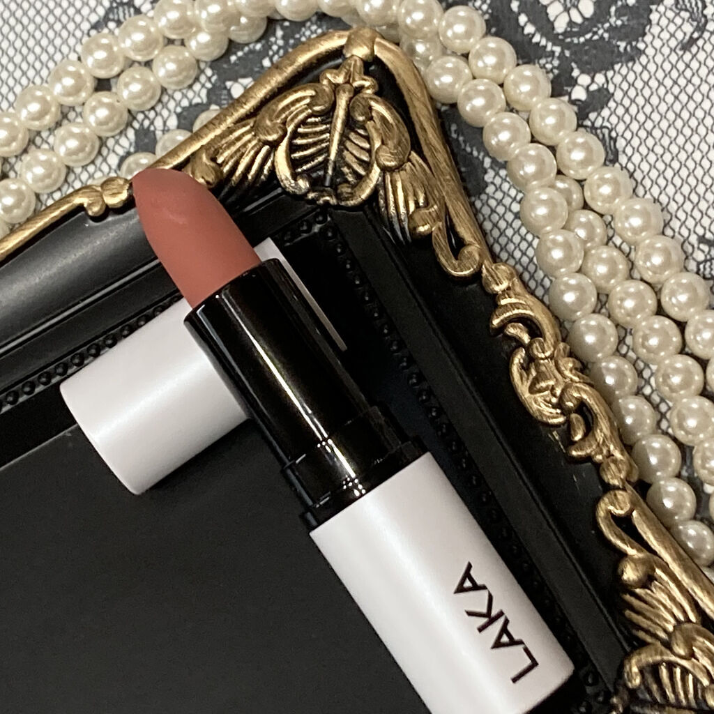 Laka スムースマットリップスティックのクチコミ「\\使いやすいベージュカラー✦ฺ//


マットなのにスルスル塗れる|ω･)و ̑̑༉


♥.....」（2枚目）