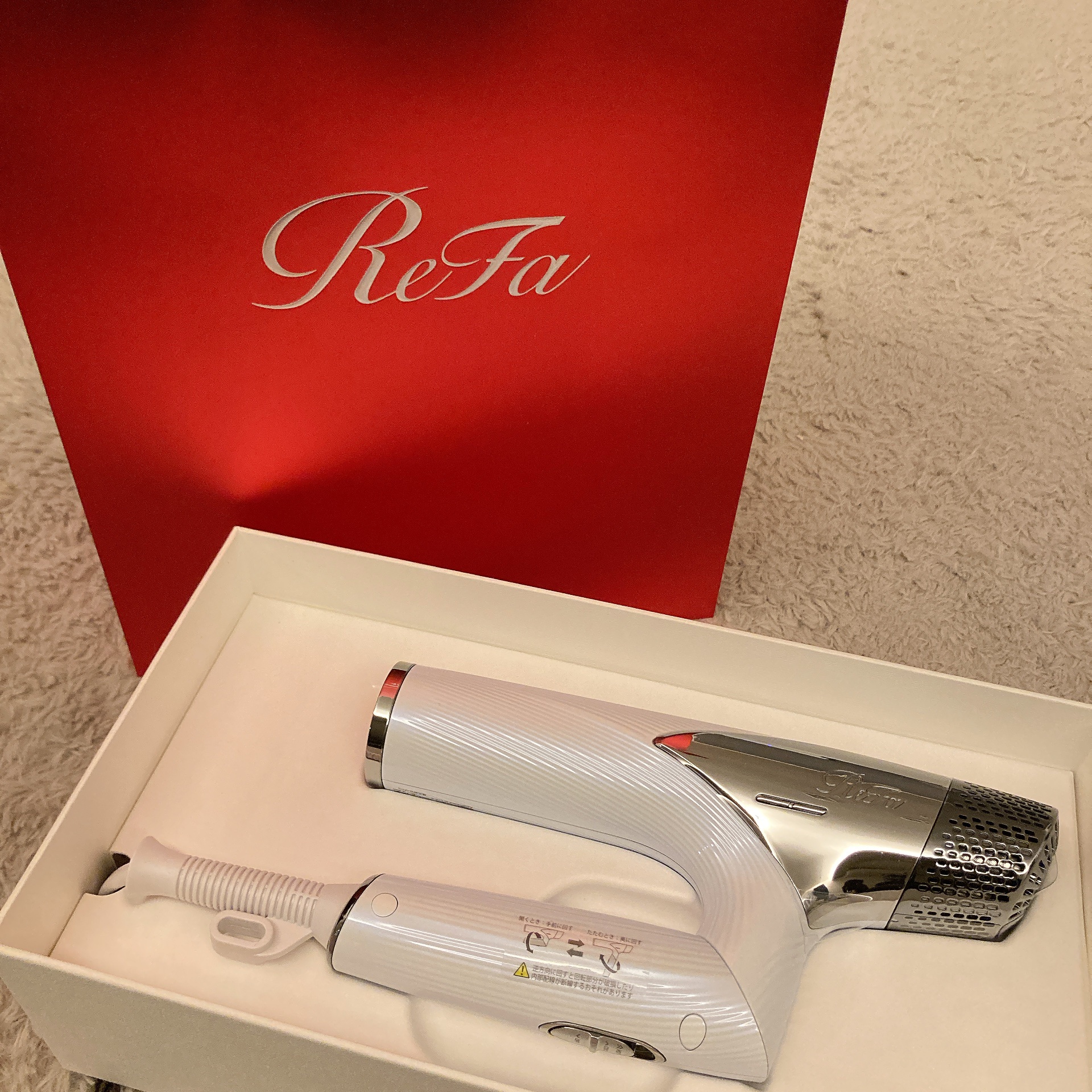 ついに買ってしまった！というより
旦那に買ってもらった🥺

値段高いからずっと購入を迷っていたけど
旦那の買っていいよの言葉に甘えて😚

まだ使って2日ですが、
サラサラ具合が以前よりアップしてる！

使い続けるのが楽しみです😊♡

