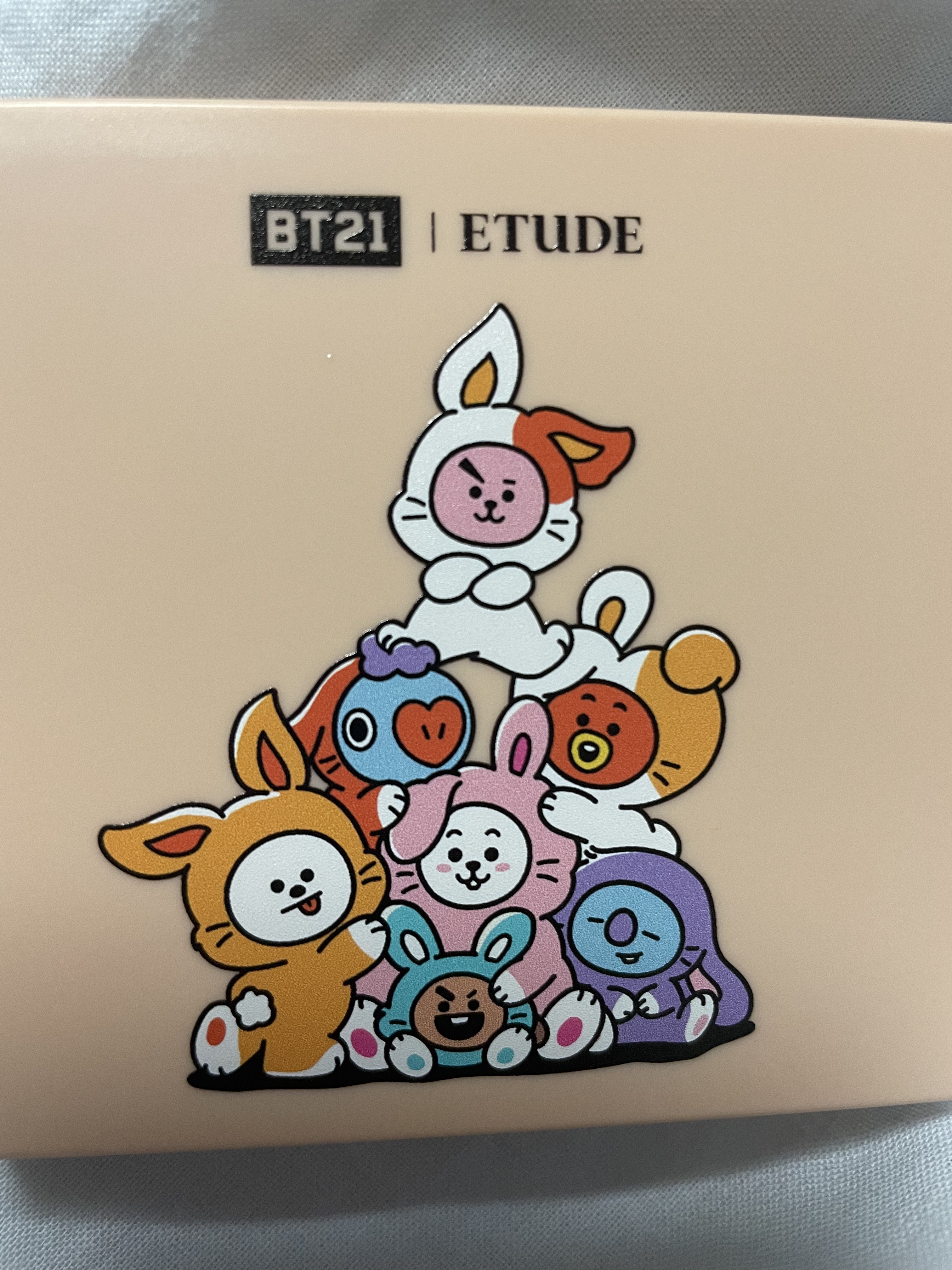 プレイカラーアイズミニ　ニューイヤーパーティー/ETUDE/アイシャドウパレットを使ったクチコミ（3枚目）