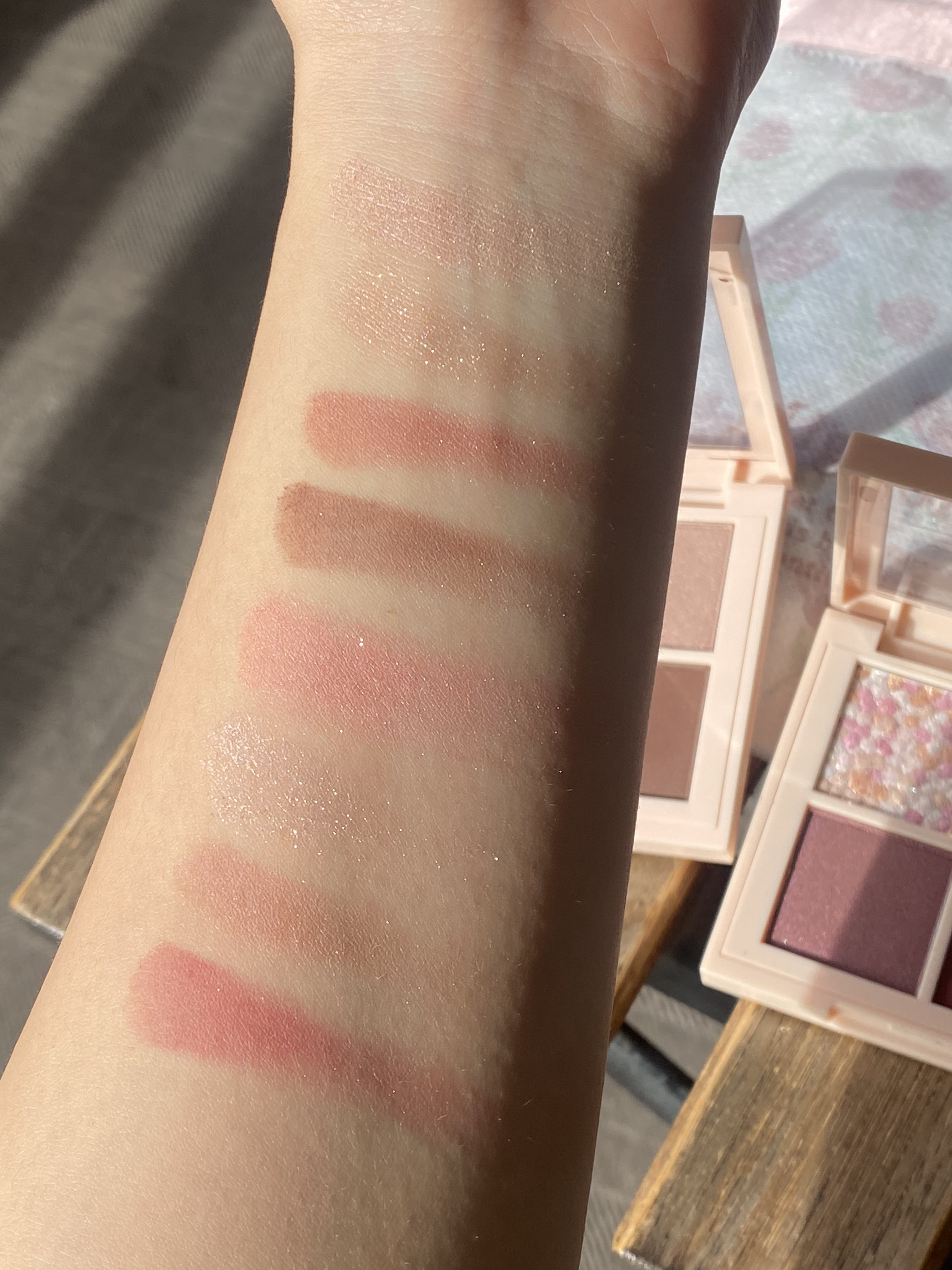 レブロン ダズル アイシャドウ クアッド/REVLON/アイシャドウパレットを使ったクチコミ（3枚目）