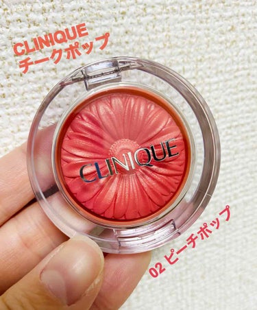 CLINIQUE
チーク ポップ
02 ピーチ ポップ

ピーチっぽいコーラルな色味が
とっても可愛いチーク🍑
色だけじゃなくてパケも名前も可愛くて、
持ってるだけでテンション上がります♡

写真3枚目