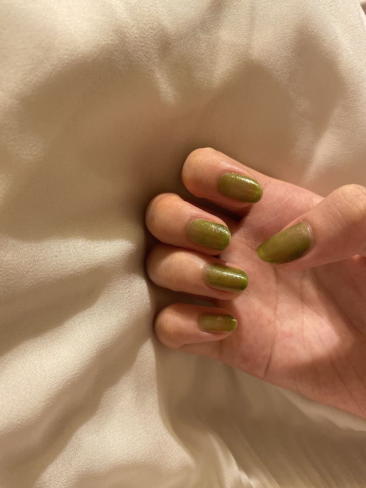 ちふれネイルエナメル820💚
この緑可愛すぎる〜〜
見つけた瞬間これは買おうと決めました笑
細かく金箔みたいなラメが入っていてとっても可愛いです👏🏻

#ちふれ
#ネイルエナメル