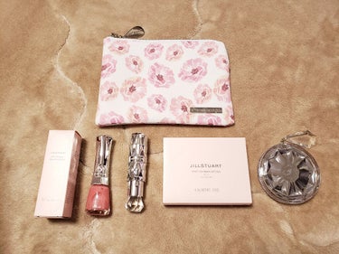 はい！どうも～Shioriです✩

今回は12月から先行予約していた
JILLSTUART Spring Collection
Brilliant BloomのBrilliant Kitを購入したので
