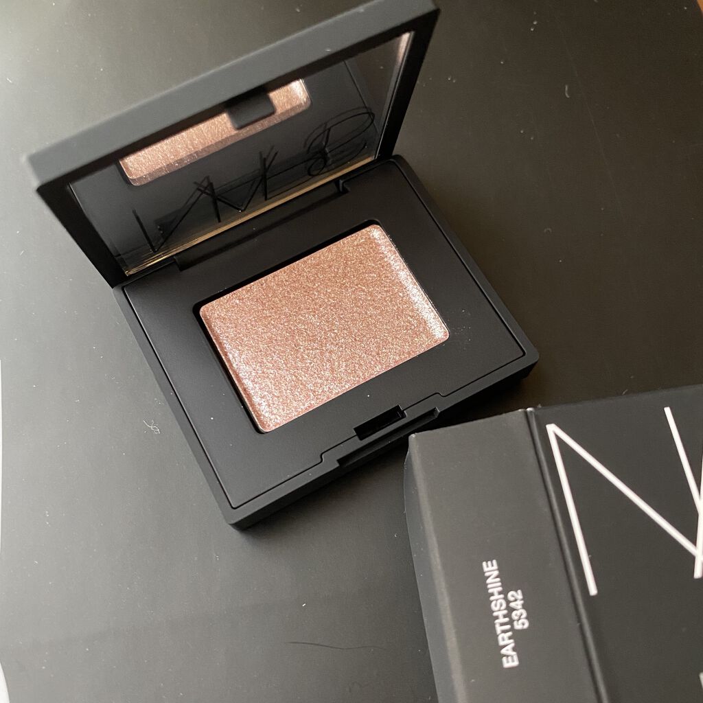 ハードワイヤードアイシャドー/NARS/単色アイシャドウを使ったクチコミ（3枚目）